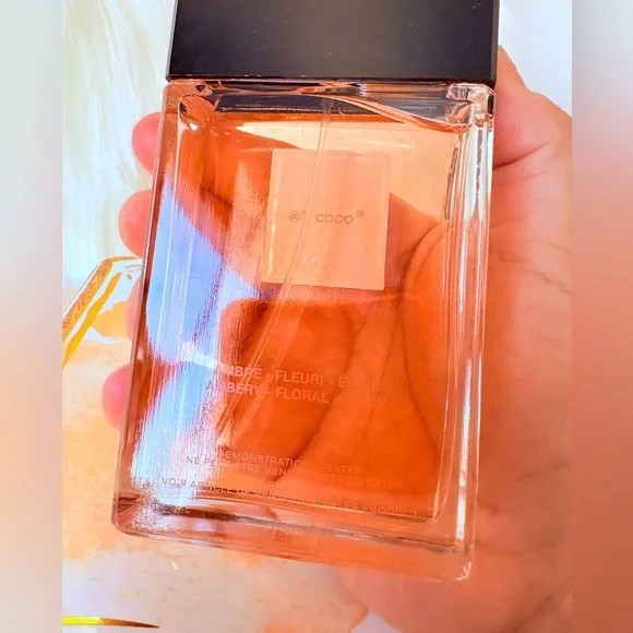 CHANEL Coco Eau de toilette- Black and Gold - Picture 7 of 11